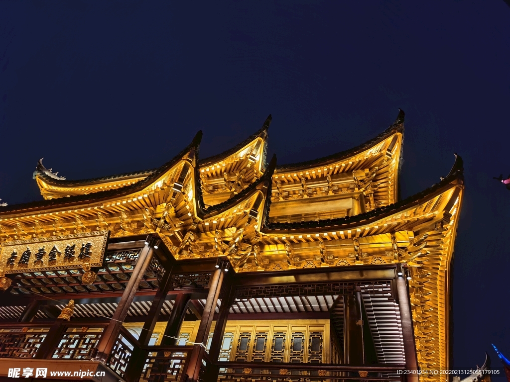 上海豫园中式复古建筑老庙黄金