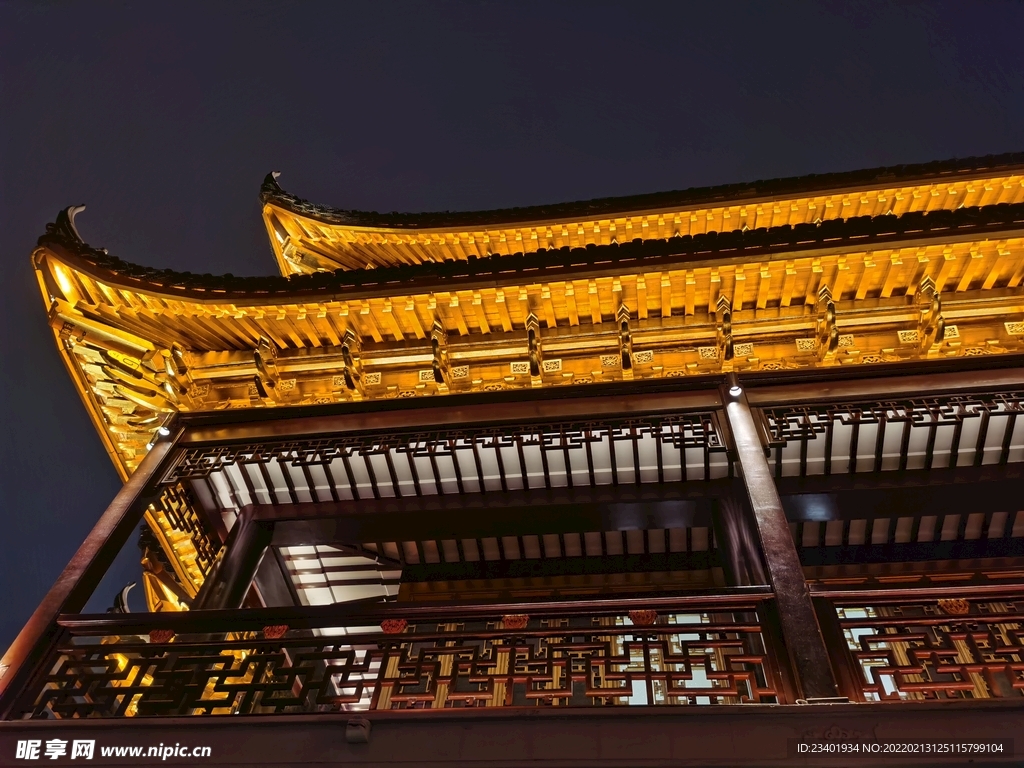 上海豫园复古中式建筑夜景屋檐
