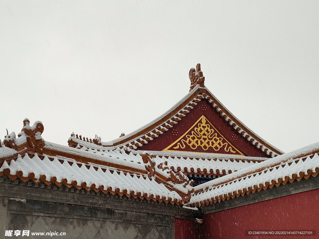 北京德寿寺复古中式建筑屋檐