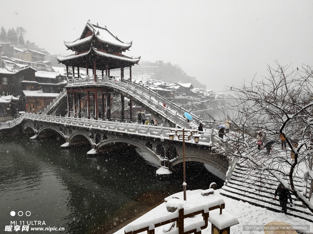 凤凰古城 雪天