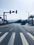 公路 斑马线 公交车 红绿灯