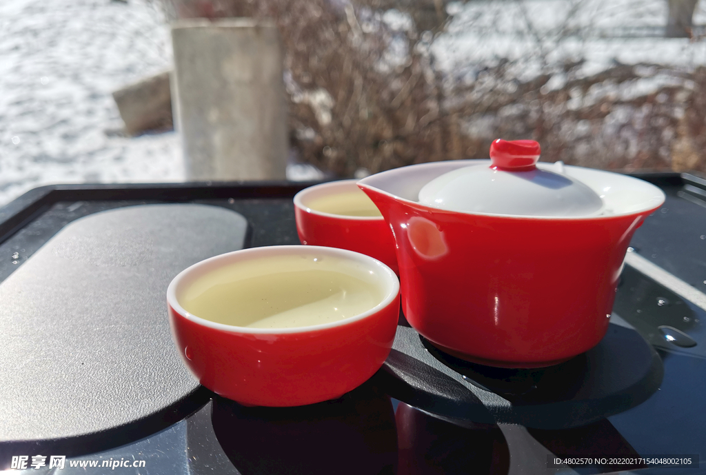 雪地喝茶