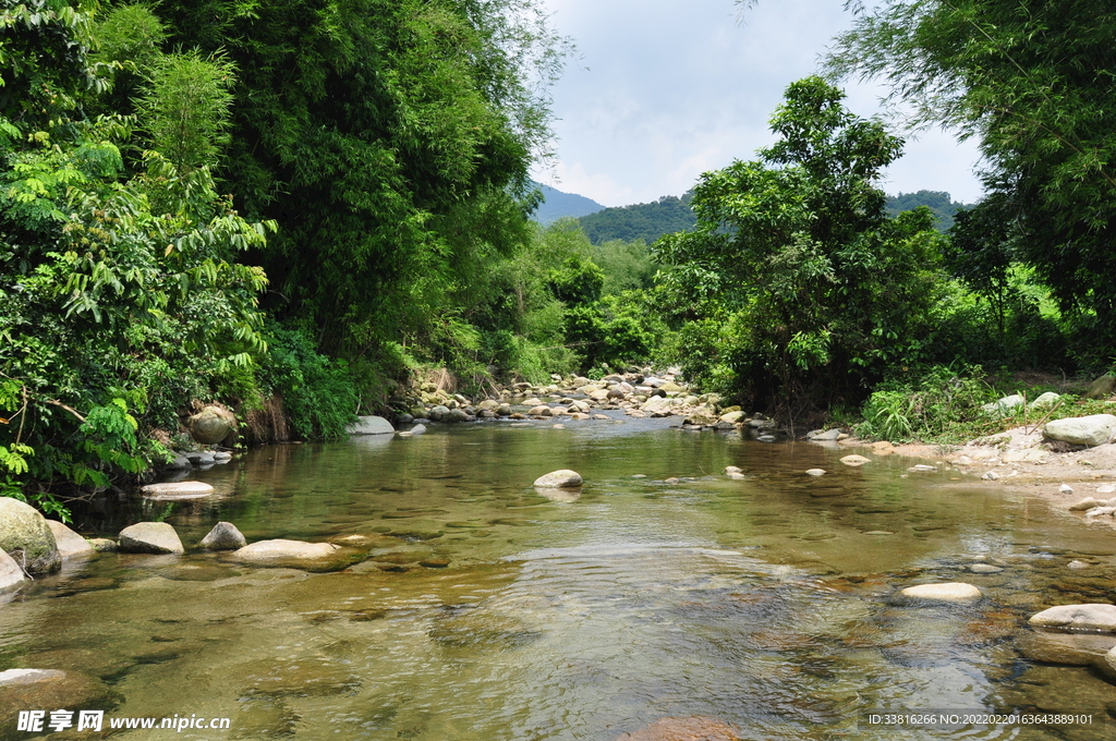 山涧溪水