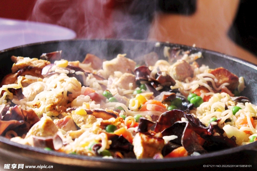 肉块炒饭