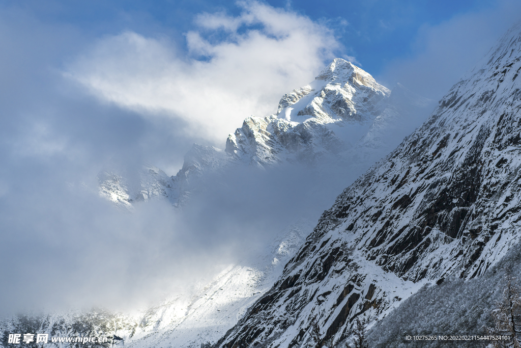 雪山风景图