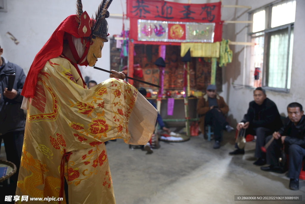 毛南族少数民族祭祀摄影图