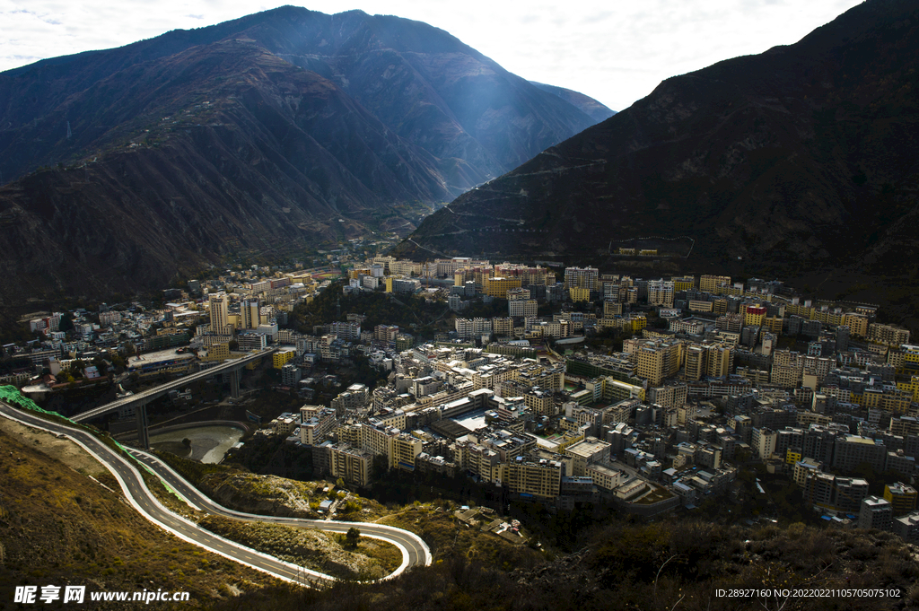 小金县城全景