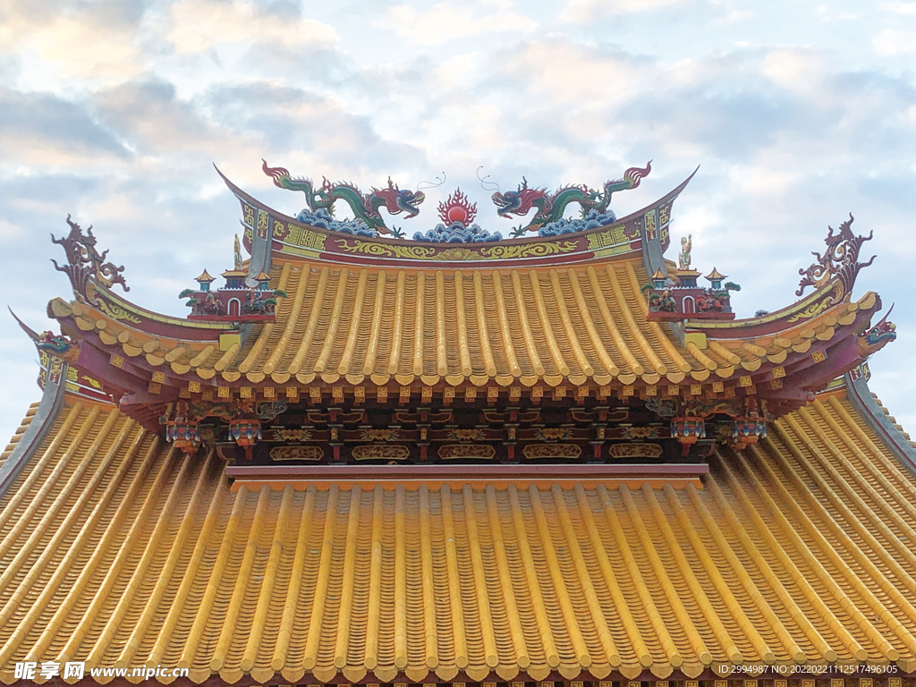 古庙房顶