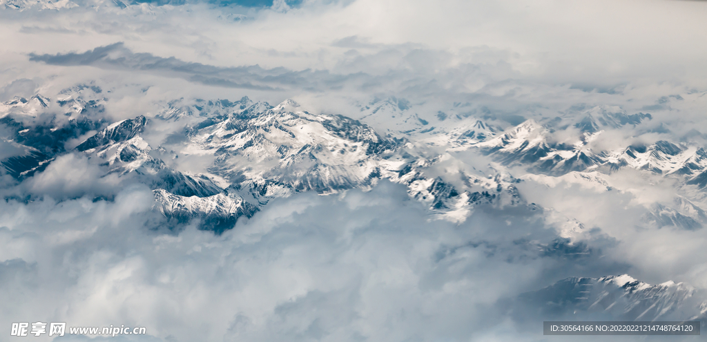 冬季雪山自然景观
