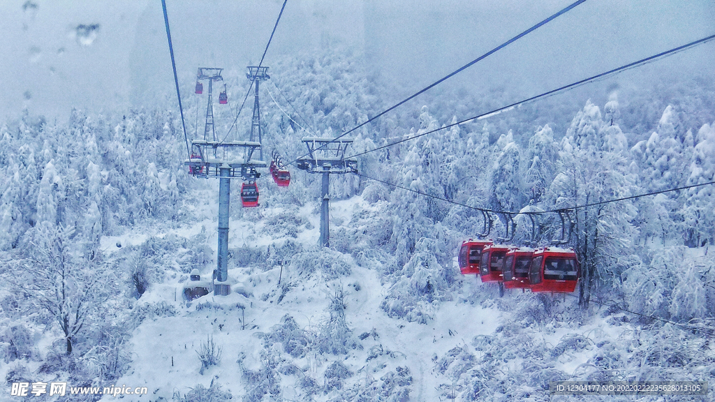 雪地缆车
