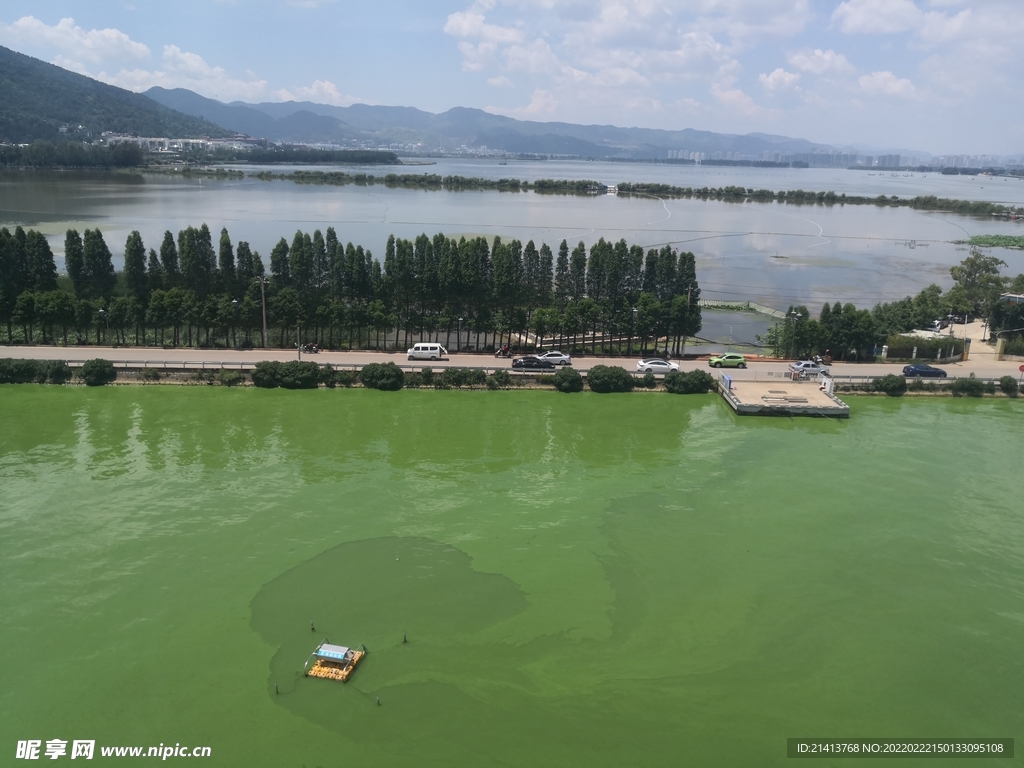 江边河滩江水 