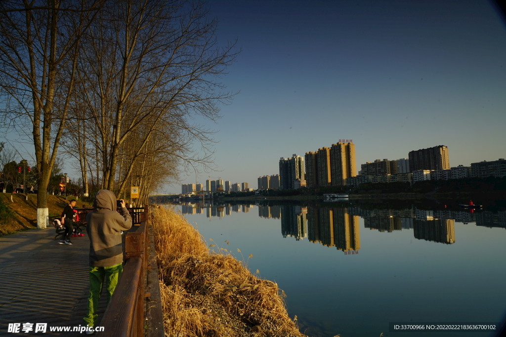 江边风景
