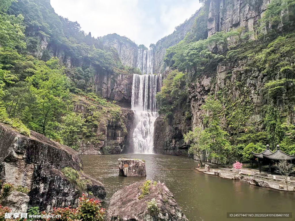 瀑布流水山峰风景百丈漈风景区