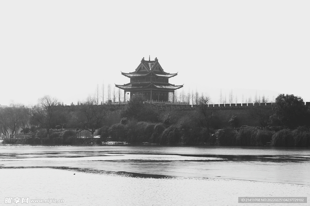 江边河滩江水 
