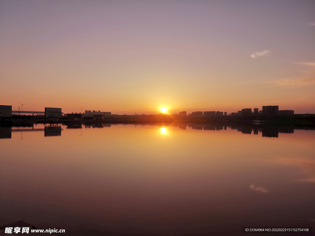 夕阳湖景