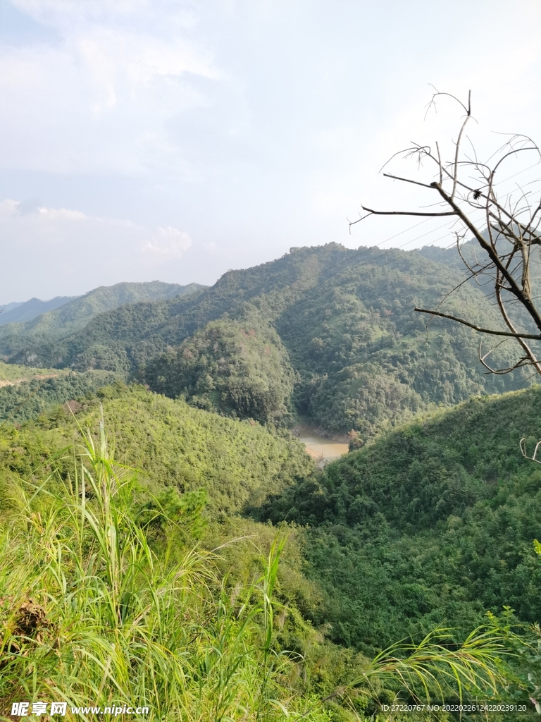 丘陵山地 蓝天