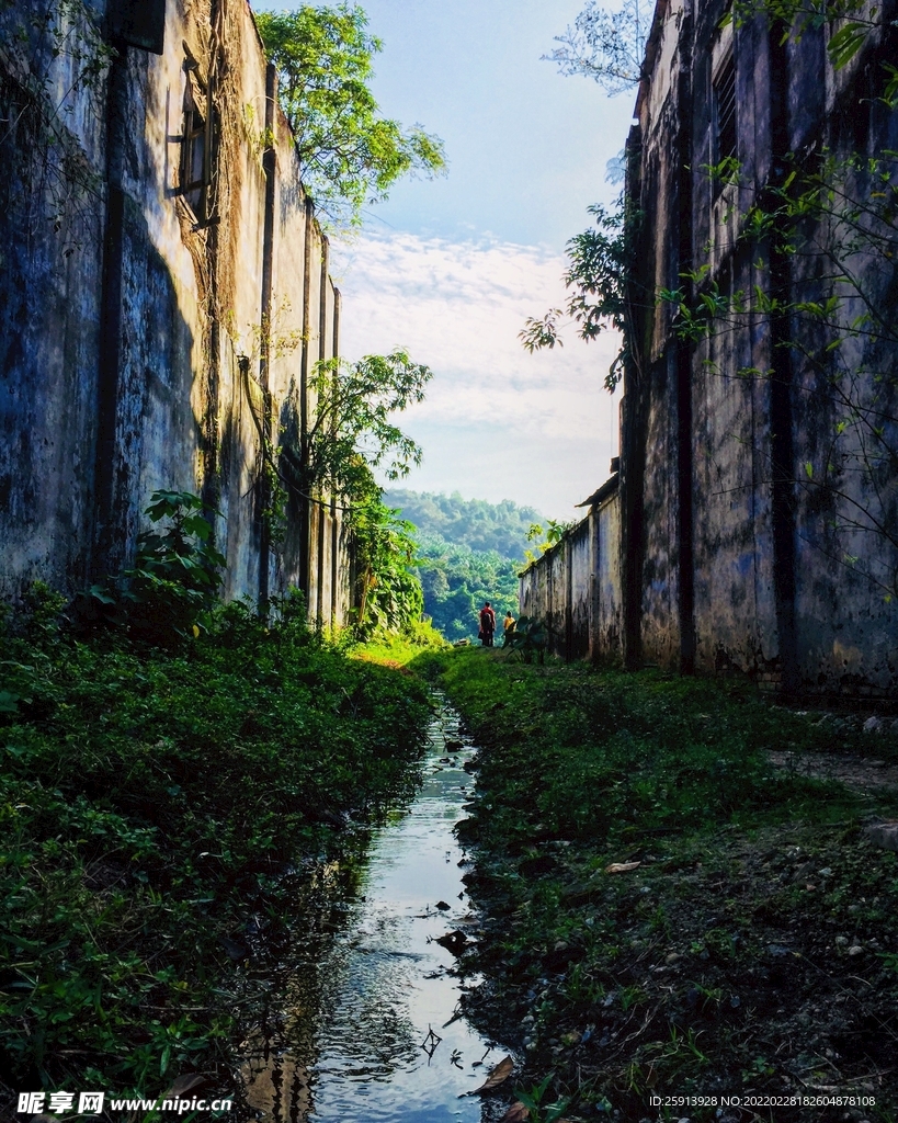 小河流水