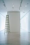 空白样板房装修工程梯子白墙