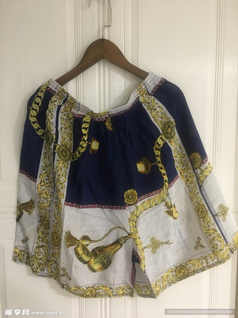 女人夏日服装 