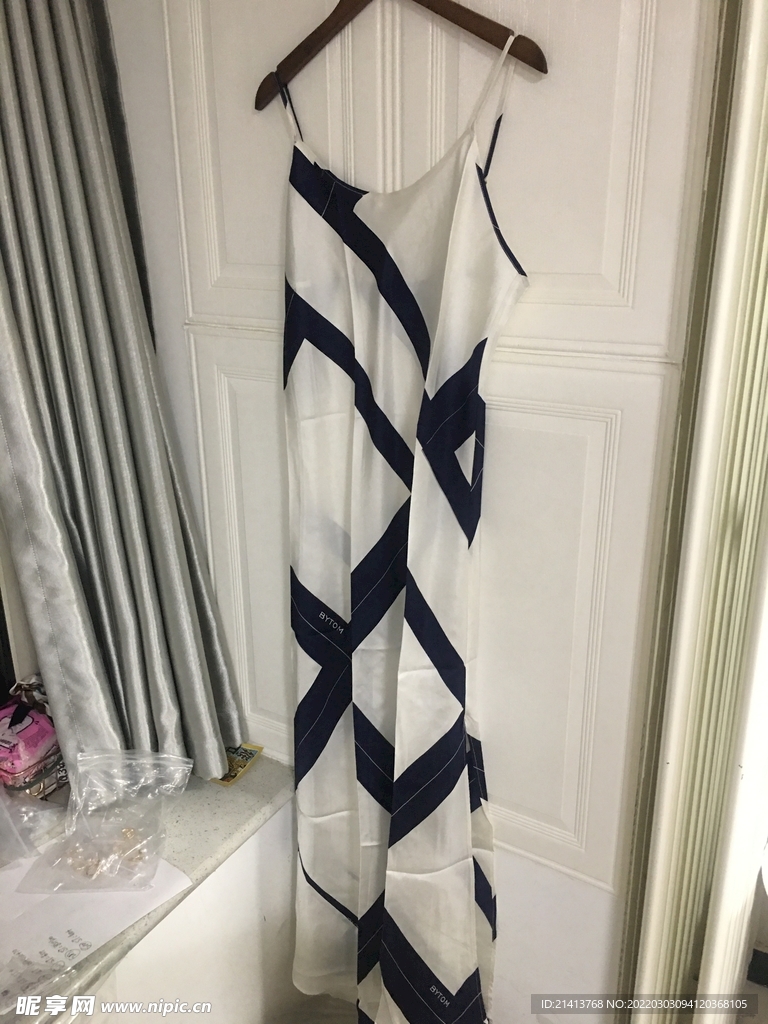 女人夏日服装 