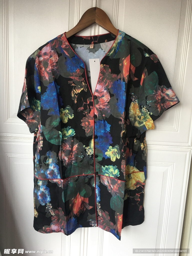 女人夏日服装 