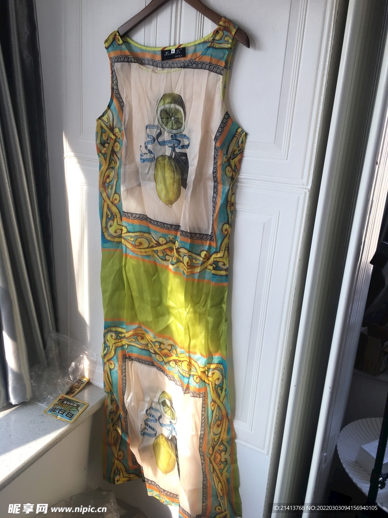 女人夏日服装 