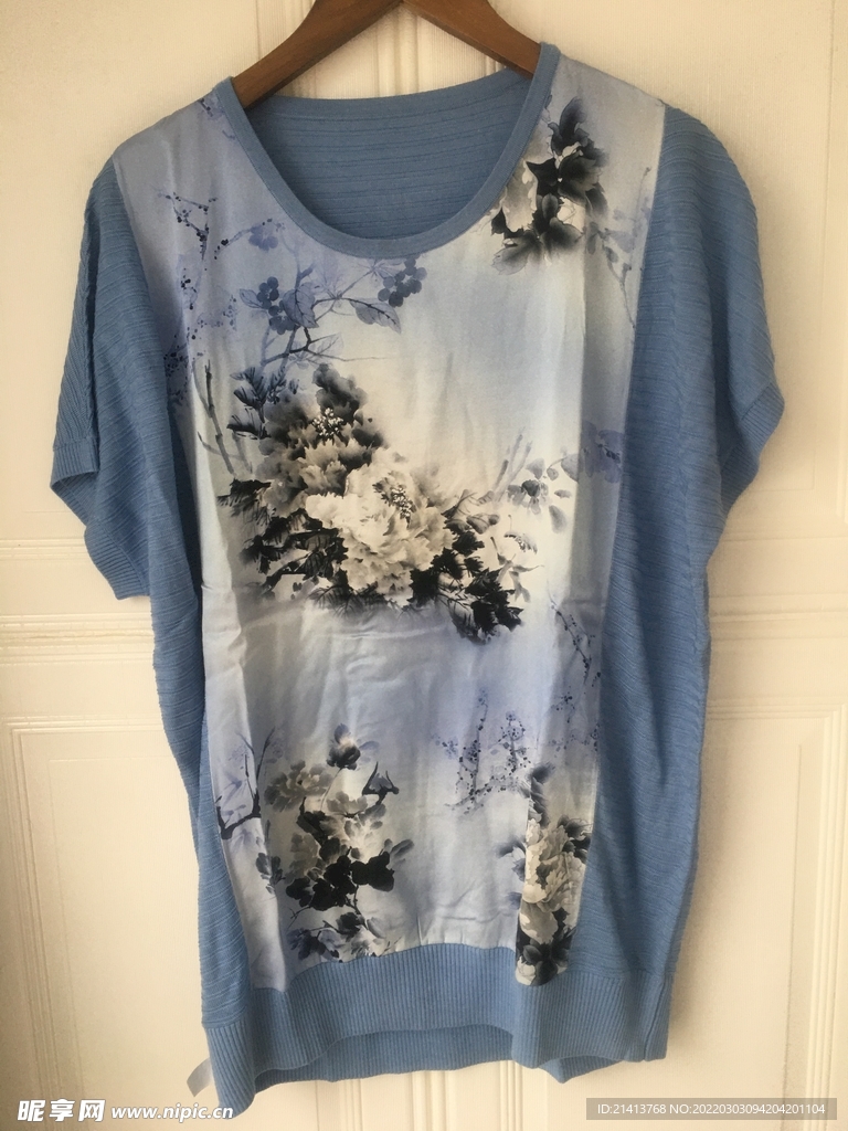 女人夏日服装 