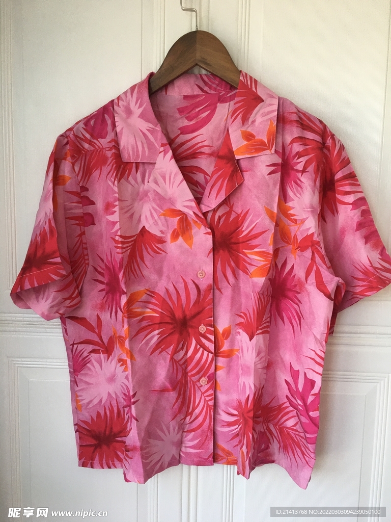 女人夏日服装 