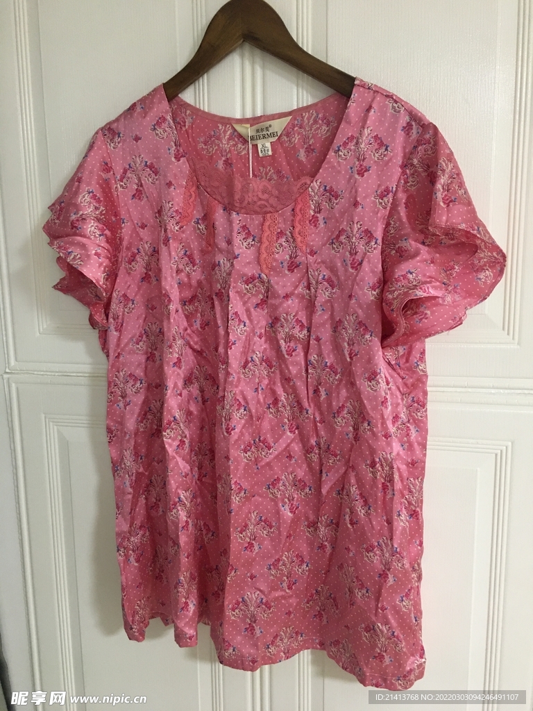 女人夏日服装 