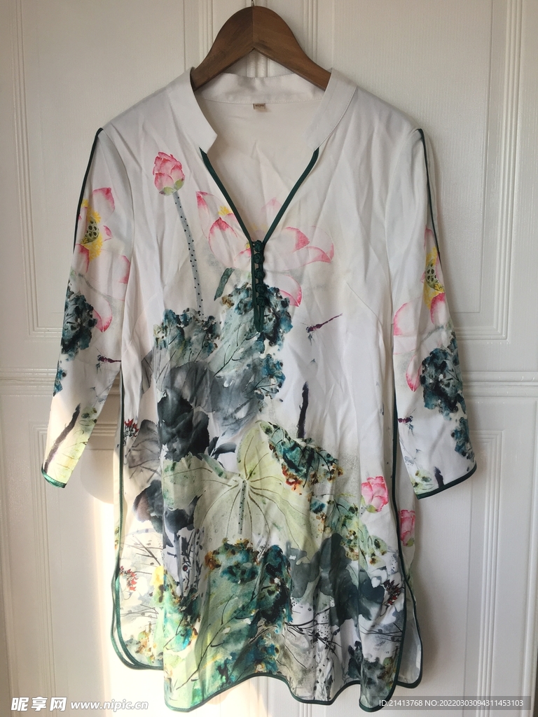 女人夏日服装 