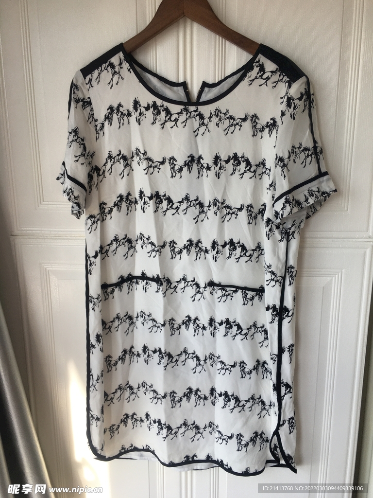 女人夏日服装 