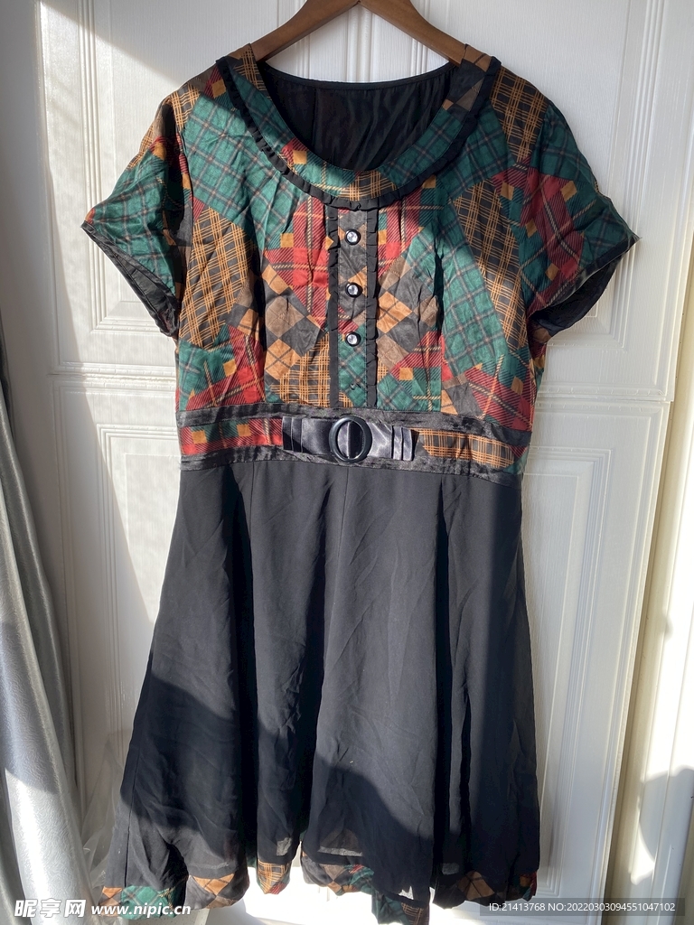 女人夏日服装 