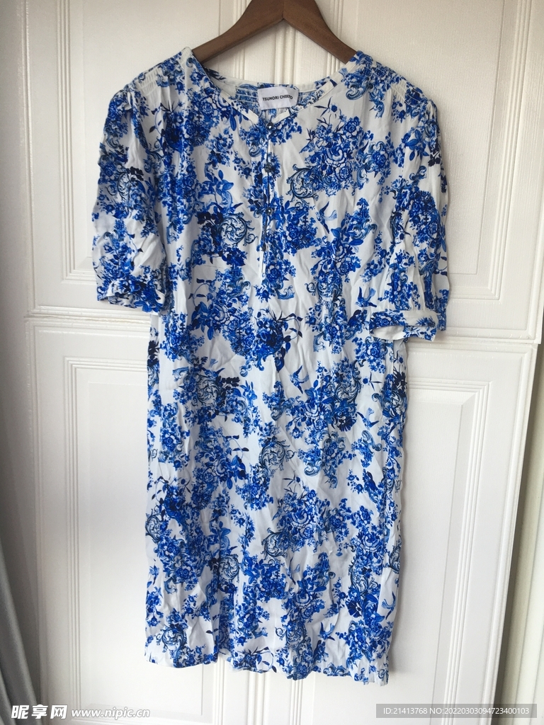 女人夏日服装 