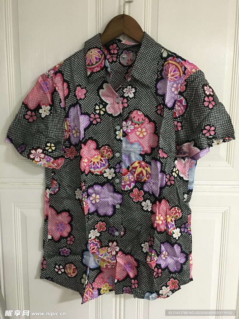 女人夏日服装 
