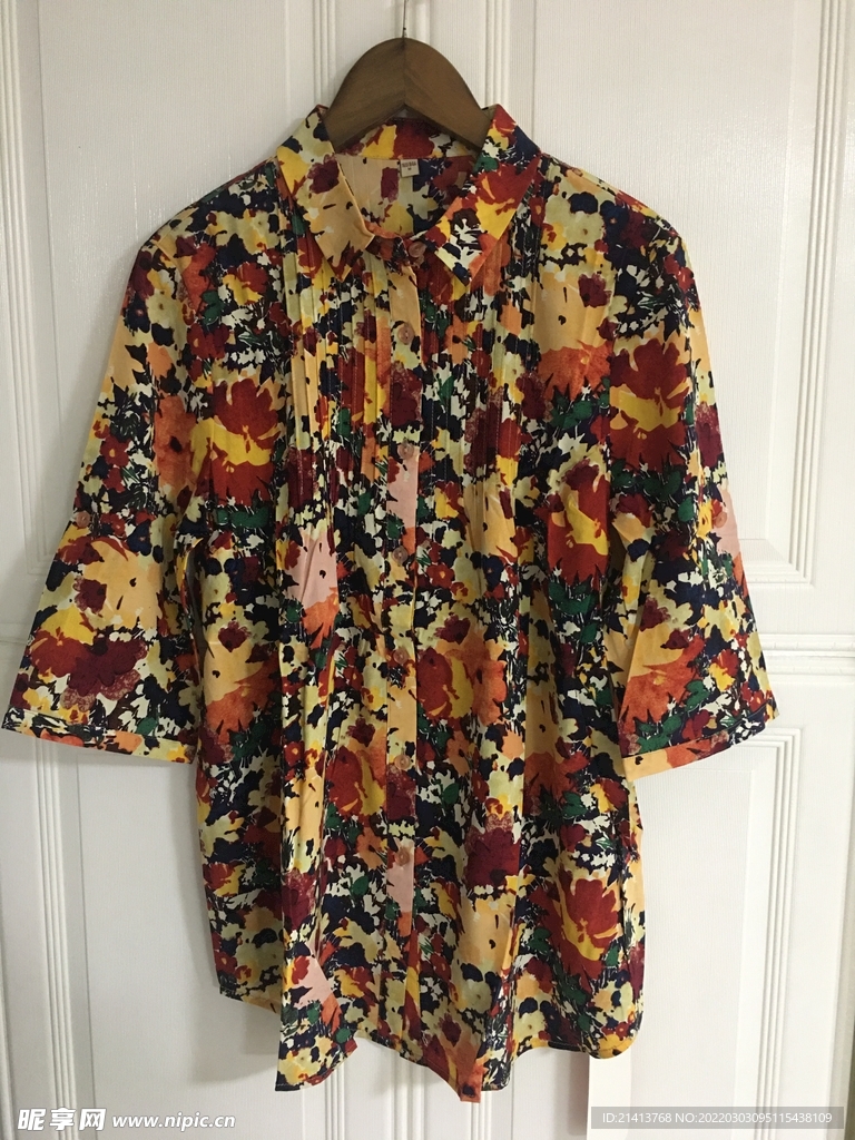 女人夏日服装 
