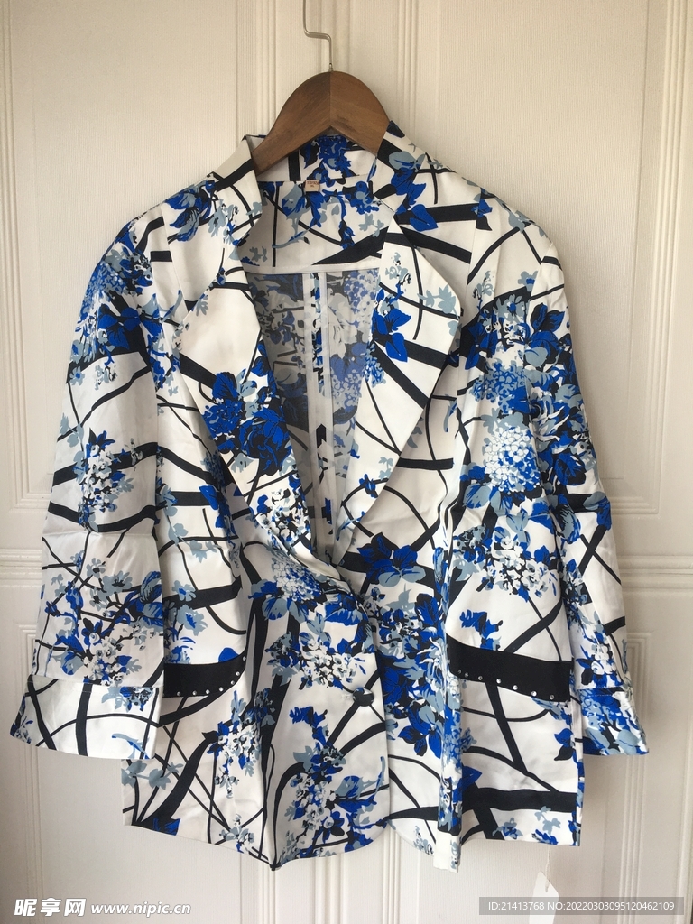 女人夏日服装 