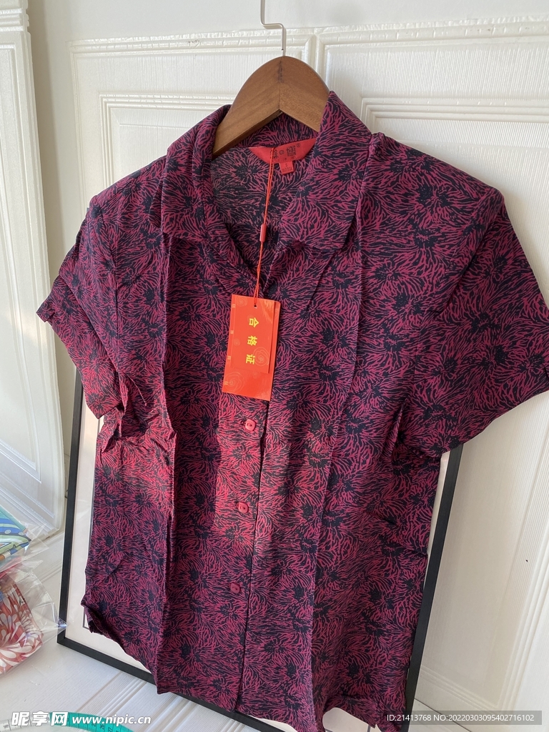 女人夏日服装 
