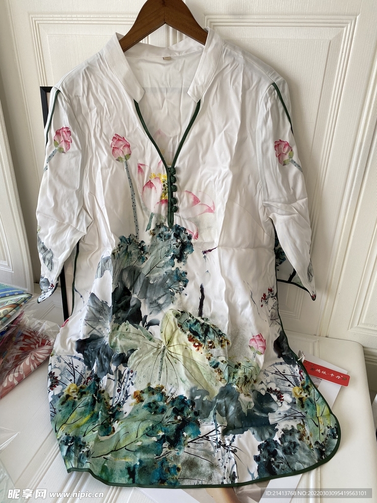 女人夏日服装 