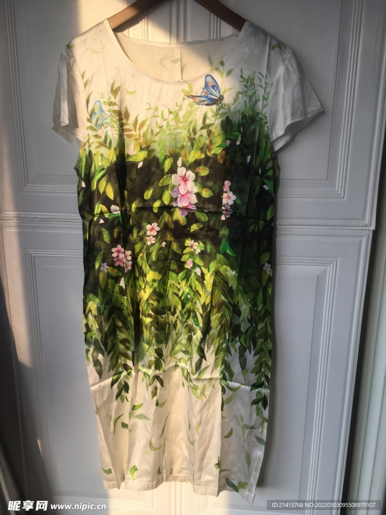 女人夏日服装 