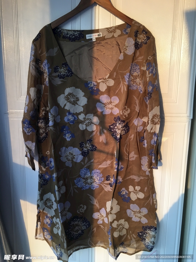 女人夏日服装 