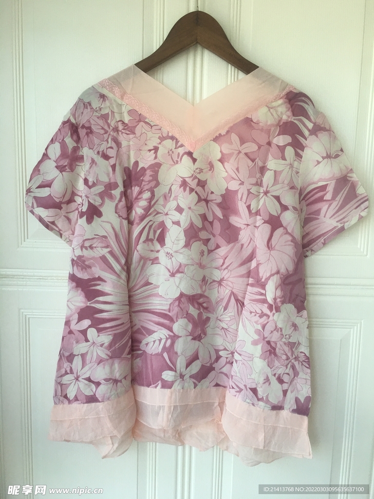 女人夏日服装 