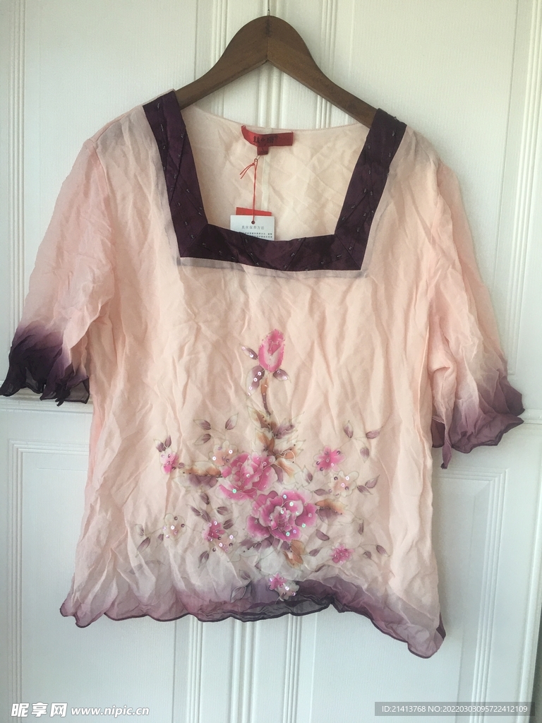 女人夏日服装 