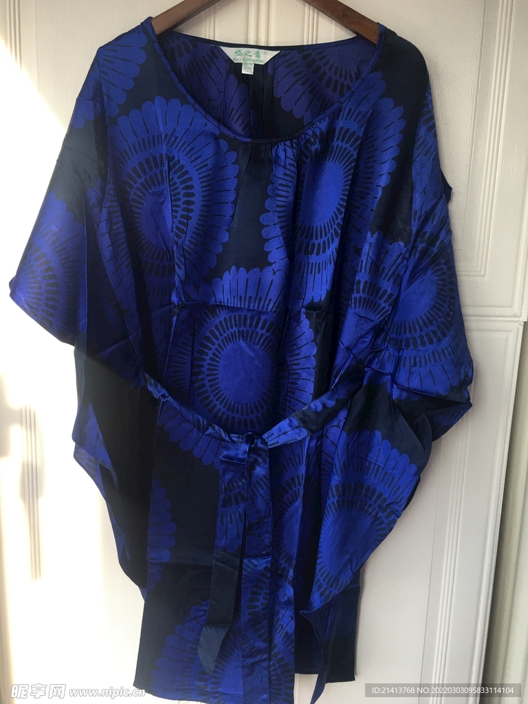 女人夏日服装 