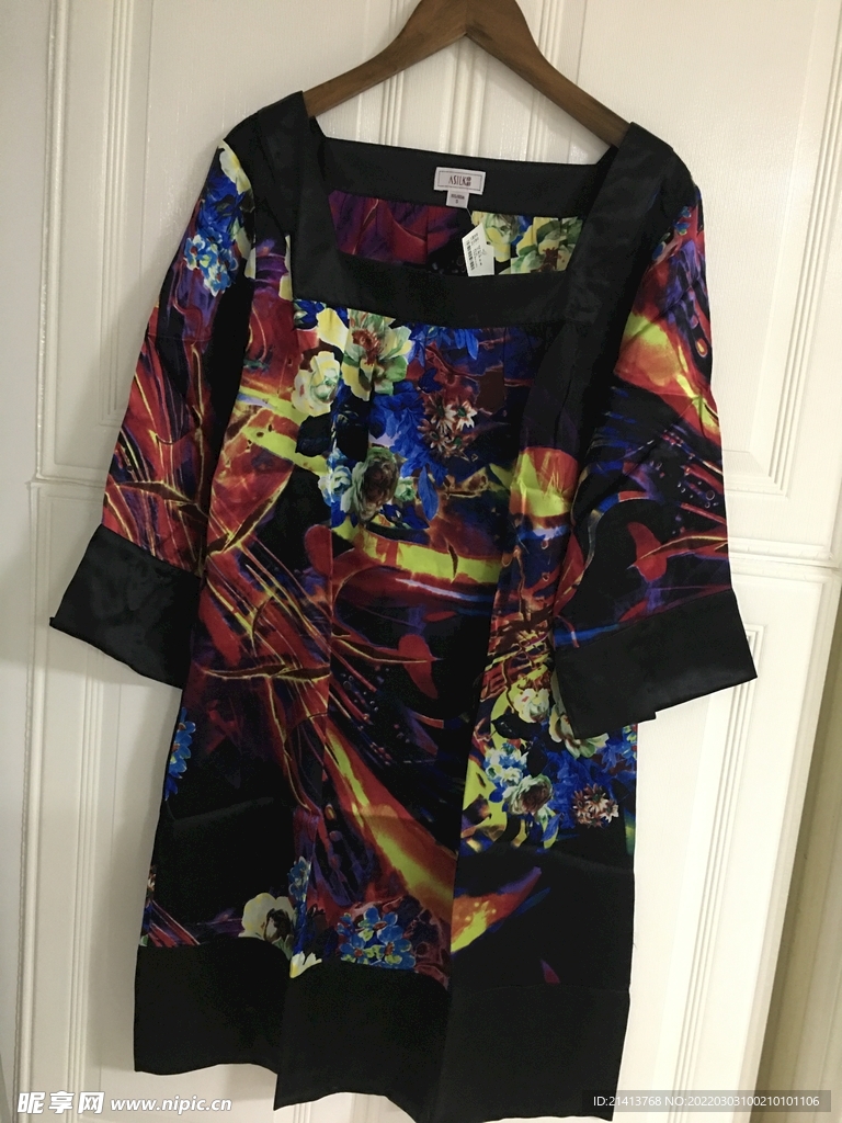 女人夏日服装 