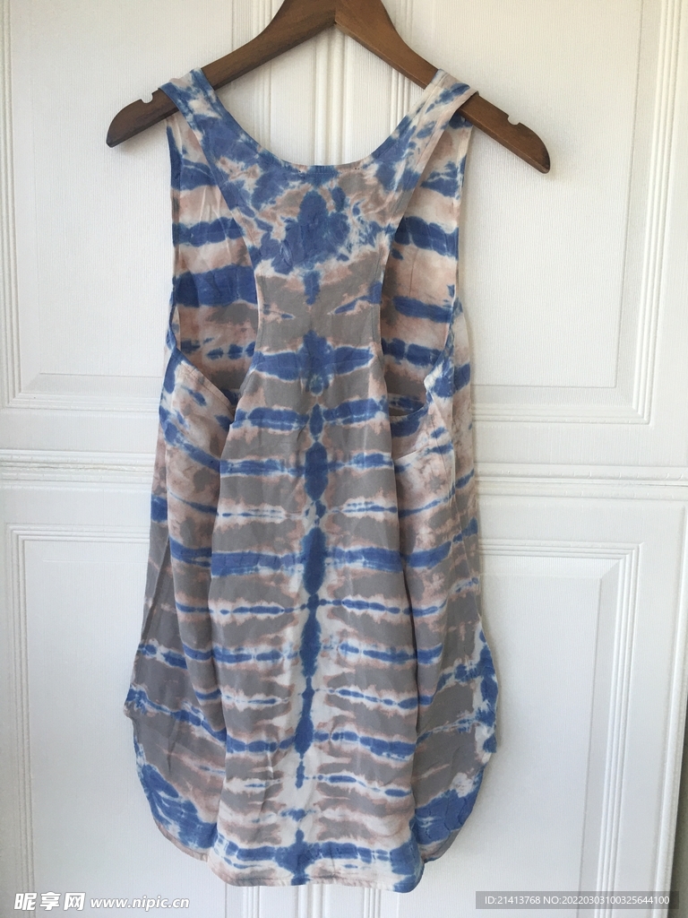 女人夏日服装 