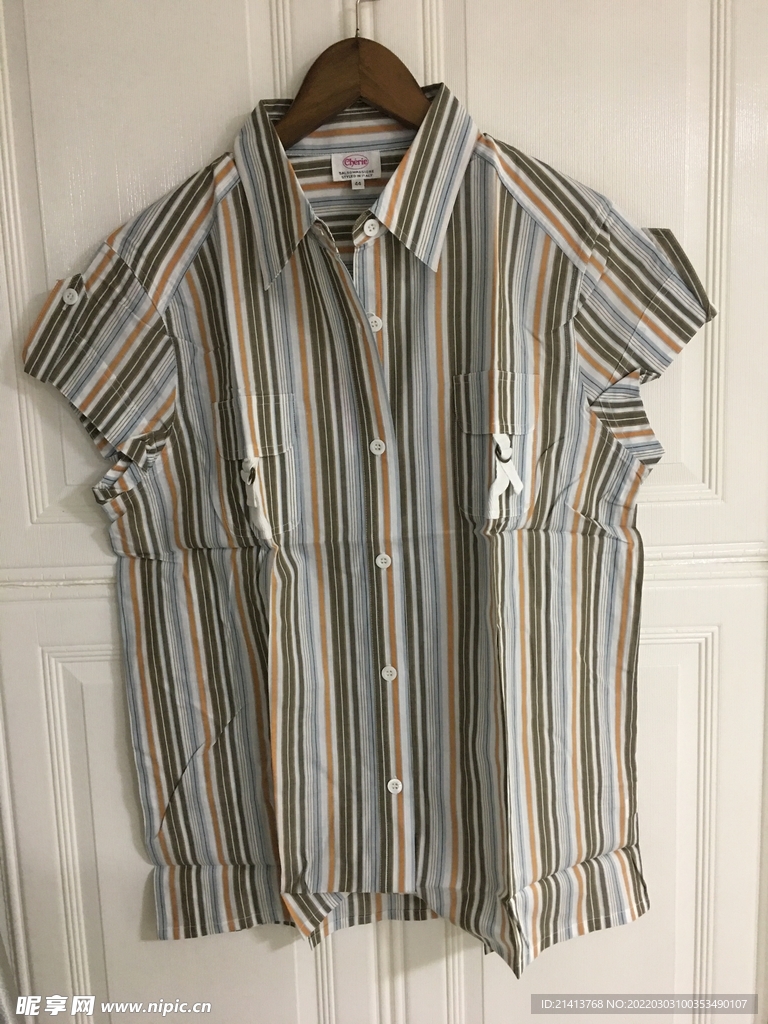 女人夏日服装 