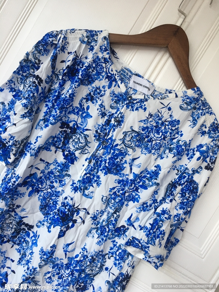 女人夏日服装 