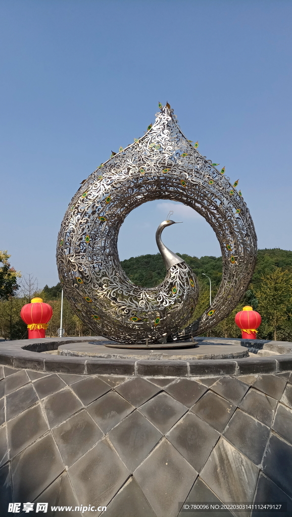 孔雀雕塑
