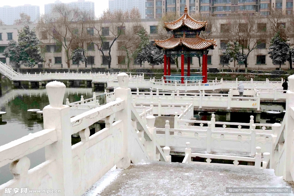 西安外事学院冬季雪景