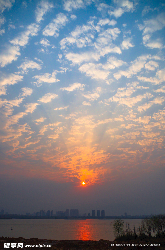 乌龙江畔的夕阳